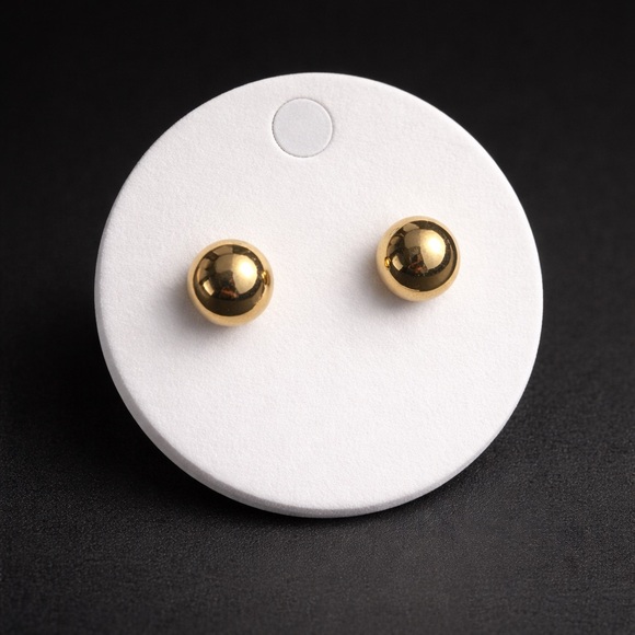 Jewelry - Elegant Gold Stud Earrings